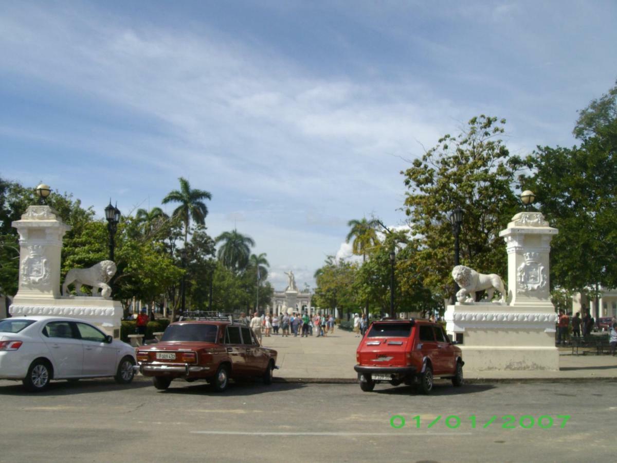 Casa Luis Y Betty Hotel Cienfuegos Exterior foto