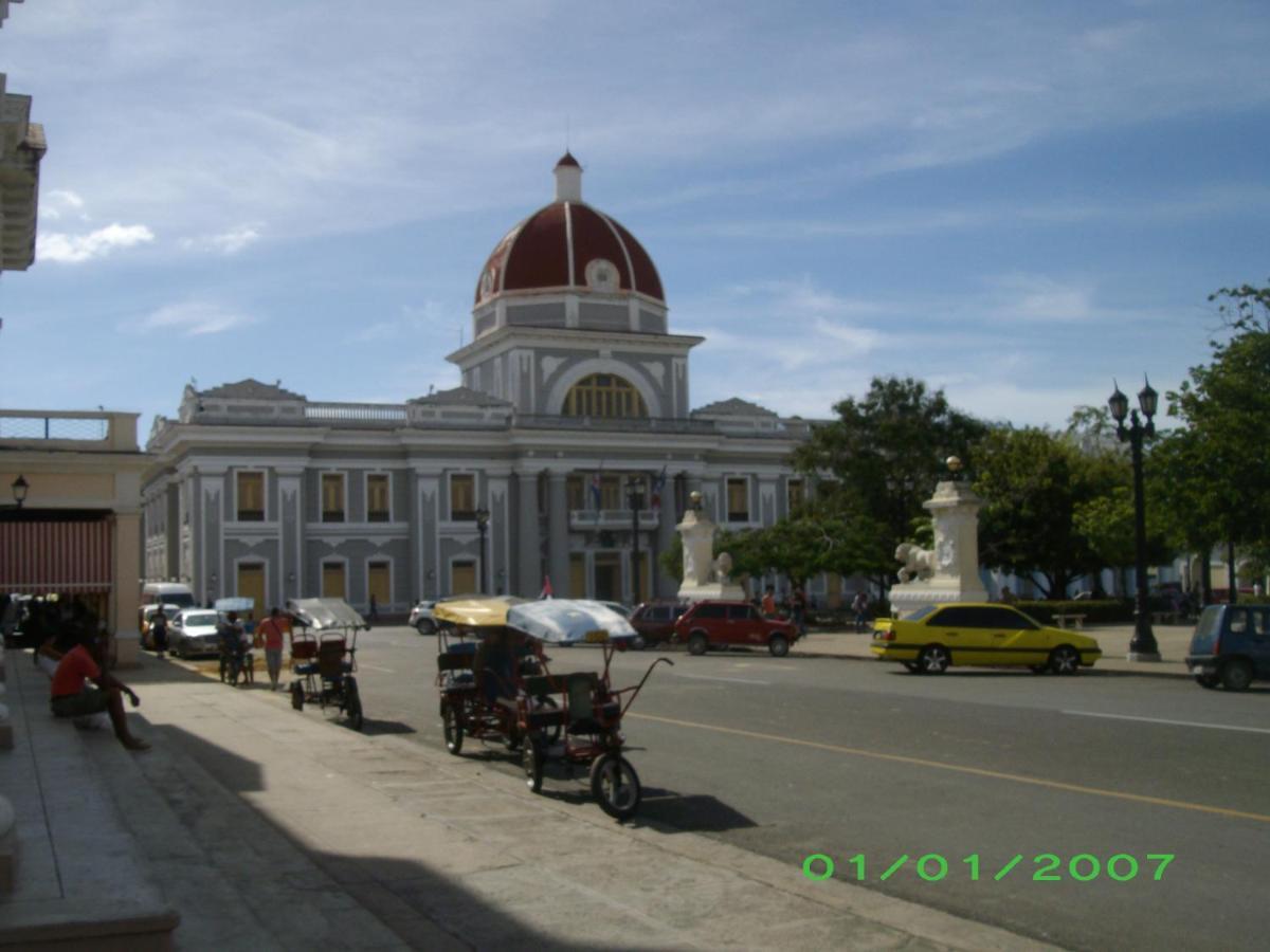 Casa Luis Y Betty Hotel Cienfuegos Exterior foto