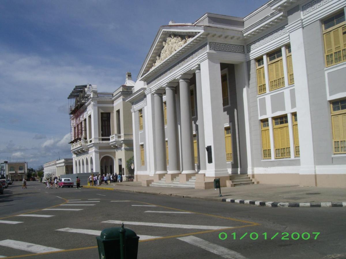 Casa Luis Y Betty Hotel Cienfuegos Exterior foto