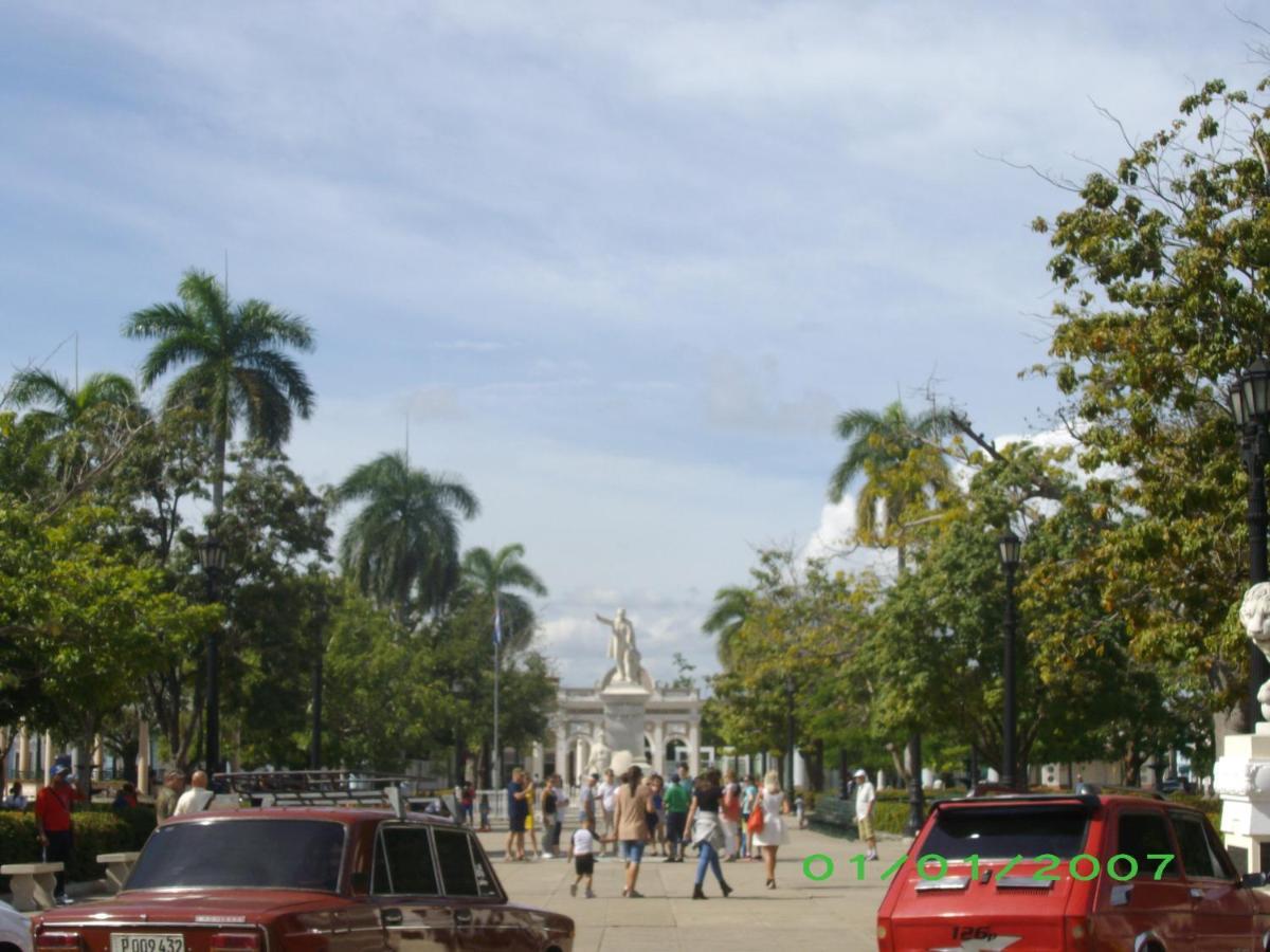 Casa Luis Y Betty Hotel Cienfuegos Exterior foto